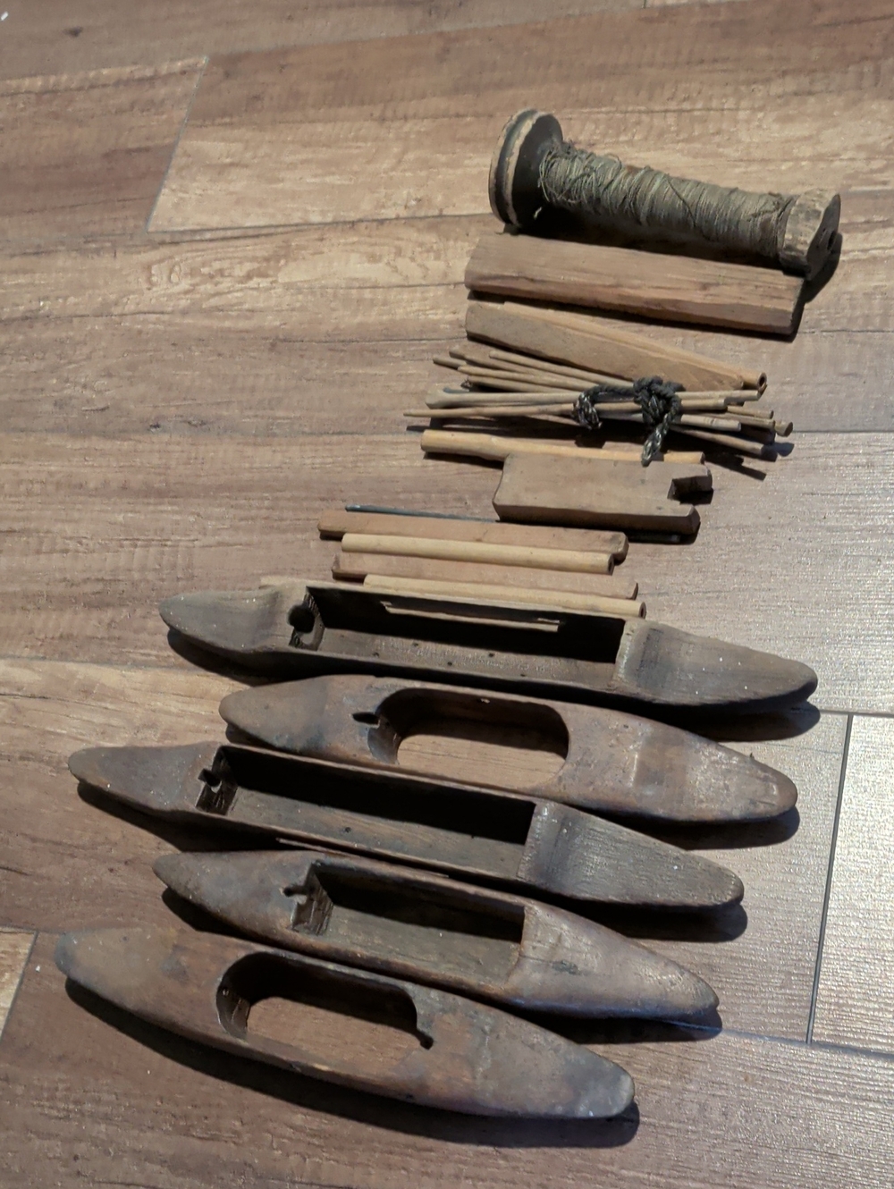 Antique Wooden Weaving Shuttles Set - Rustic Brown